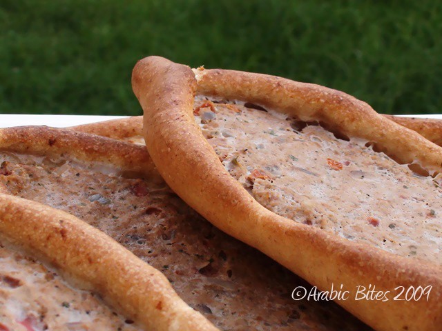 Arabic Bites: Lahm bi ajin for BBD#21 (pizza-party) & Arugula Mint Salad